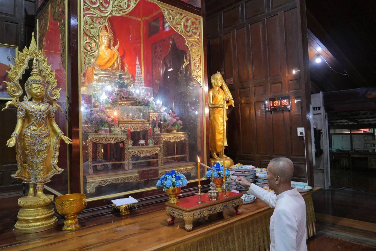 พช.ศรีประจันต์ ร่วมกิจกรรม ผู้ว่าพาตักบาตร สืบสานพระพุทธศาสนา รักษาศีล 5 จังหวัดสุพรรณบุรี ประจำปี พ.ศ.2568 - พ.ศ.2569 ครั้งที่ 1  และกิจกรรม "1 วัด 1 แปลง ปุ๋ยหมัก"